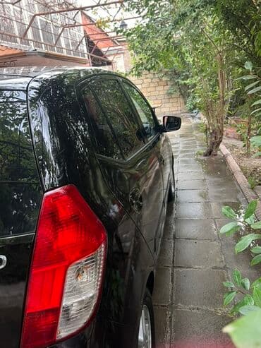 Arxa tərəfində "i10" yazısı olan qara rəngli Hyundai i10 modeli lalafo.az -da Arxa tərəfində "i10" yazısı olan qara rəngli Hyundai i10 modeli