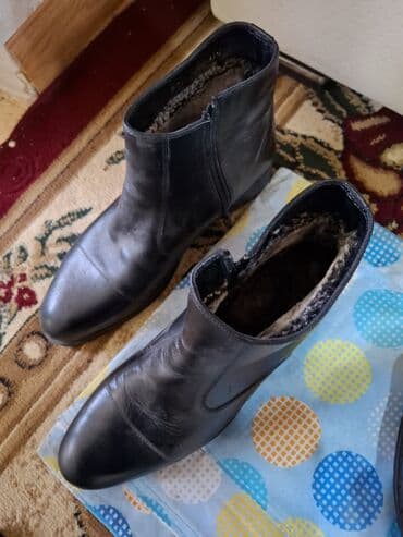 Tezedir 43 razmer - Rəng: qara - Material: üst hissə – dəri; içlik – lalafo.az -da Tezedir 43 razmer - Rəng: qara - Material: üst hissə – dəri; içlik –