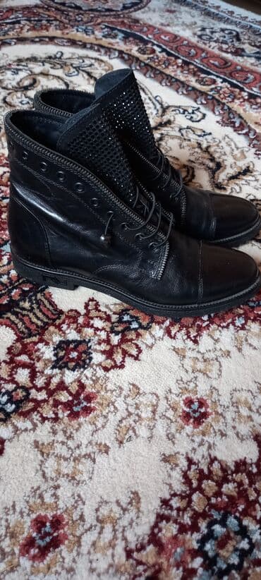 Great Wall: Qadın geyim və ayaqqabı dəsti - Qara dəridən, boğaz hissəsi pərçimli lalafo.az -da — 1 Great Wall: Qadın geyim və ayaqqabı dəsti - Qara dəridən, boğaz hissəsi pərçimli — 1