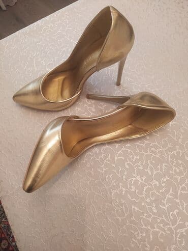 Ölçü: 38. Yaxşı vəziyyətdə. İtaliyadan alinib. Qiymət: 20 manat lalafo.az -da Ölçü: 38. Yaxşı vəziyyətdə. İtaliyadan alinib. Qiymət: 20 manat