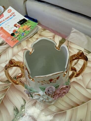 Bir vaza, Farfor lalafo.az -da Bir vaza, Farfor