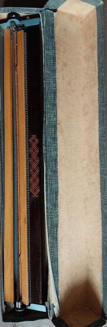 Старинный вязальный аппарат Чернивчанка. СССР. В отличном состоянии lalafo.az -da Старинный вязальный аппарат Чернивчанка. СССР. В отличном состоянии