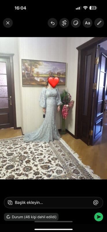 Gümüşü rəngdə, tam bədənə oturan, quyruqlu ziyafət/şam/nişan geyimi lalafo.az -da Gümüşü rəngdə, tam bədənə oturan, quyruqlu ziyafət/şam/nişan geyimi