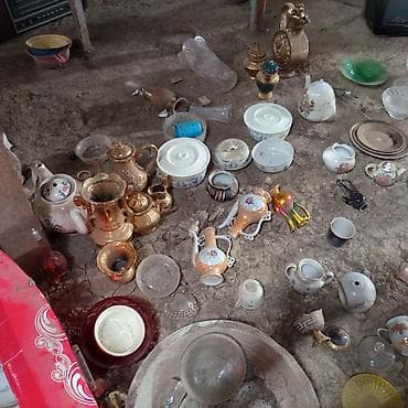 Müxtəlif vintage porselen və şüşə məmulatların qarışıq dəsti Tərkib lalafo.az -da Müxtəlif vintage porselen və şüşə məmulatların qarışıq dəsti Tərkib