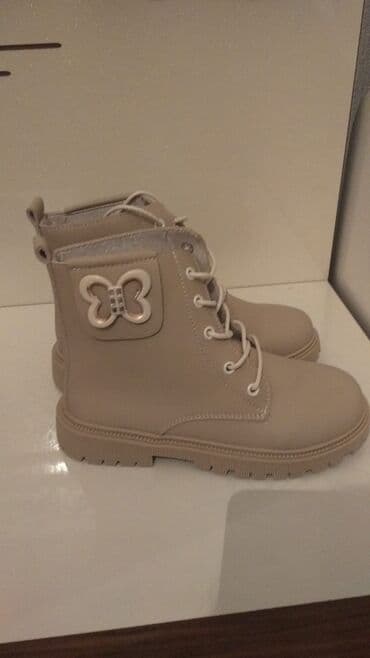 Bej rəngli qız/yeniyetmə üçün şnurlu qış çəkmələri - Rəng: açıq bej lalafo.az -da Bej rəngli qız/yeniyetmə üçün şnurlu qış çəkmələri - Rəng: açıq bej