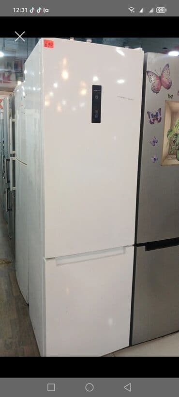 Ağ rəngli iki qapılı soyuducu-dondurucu. Alt hissədə dondurucu, üst lalafo.az -da Ağ rəngli iki qapılı soyuducu-dondurucu. Alt hissədə dondurucu, üst