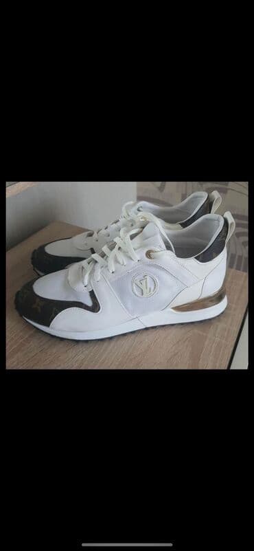 Krasovka 1defe geynilib baha alinib deyerinden cox ucuz satilir.ölçü lalafo.az -da Krasovka 1defe geynilib baha alinib deyerinden cox ucuz satilir.ölçü