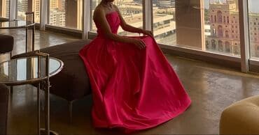 Parlaq çəhrayı rəngdə, mərasim və ziyafətlər üçün uzun axıcı don. Toy lalafo.az -da Parlaq çəhrayı rəngdə, mərasim və ziyafətlər üçün uzun axıcı don. Toy