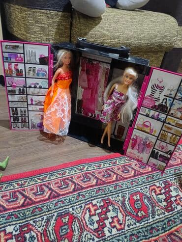 Barbie daşıma dolabı və iki kukla komplekti - Brendli “Barbie” lalafo.az -da Barbie daşıma dolabı və iki kukla komplekti - Brendli “Barbie”