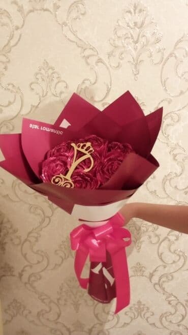 Qızılgül formalı şokolad buketi - Tərkibi: tünd çəhrayı rəngdə lalafo.az -da Qızılgül formalı şokolad buketi - Tərkibi: tünd çəhrayı rəngdə