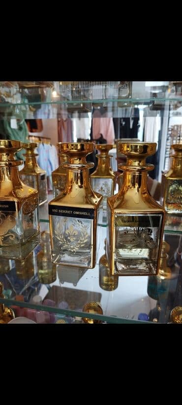 Qızılı detallı şüşə ətir qabları - Material: qalın, şəffaf şüşə; lalafo.az -da Qızılı detallı şüşə ətir qabları - Material: qalın, şəffaf şüşə;