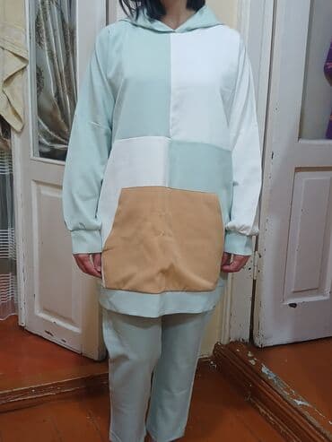 Qadın dəsti – kapüşonlu svitşot və şalvar - Rənglər: açıq firuzə lalafo.az -da Qadın dəsti – kapüşonlu svitşot və şalvar - Rənglər: açıq firuzə