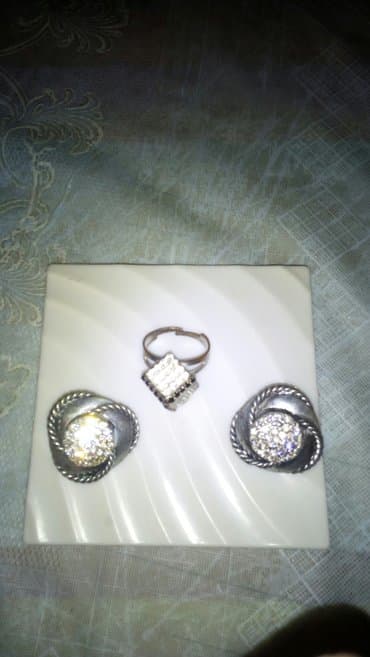 Qadin komplekti gumuwu ranqda qawlari var lalafo.az -da Qadin komplekti gumuwu ranqda qawlari var