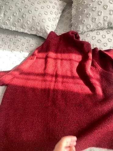 Bordo rəngli DNKY markalı trikotaj sviter. - Model lalafo.az -da Bordo rəngli DNKY markalı trikotaj sviter. - Model