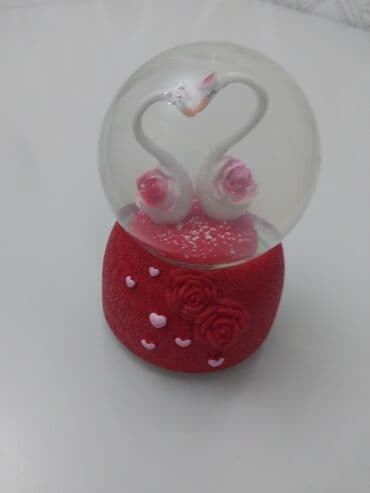 Romantik dekorativ qar kürəsi – LED işıqlı - Şüşə kürə daxilində lalafo.az -da Romantik dekorativ qar kürəsi – LED işıqlı - Şüşə kürə daxilində