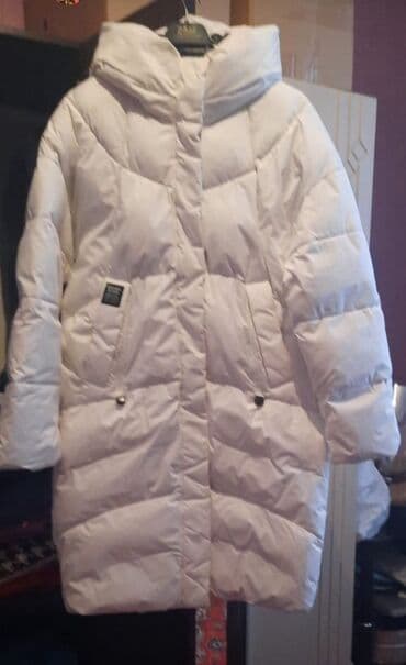 Ağ rəngli, kapüşonlu şişmə qış palto. - Uzun model, dördbucaq tikişli lalafo.az -da Ağ rəngli, kapüşonlu şişmə qış palto. - Uzun model, dördbucaq tikişli