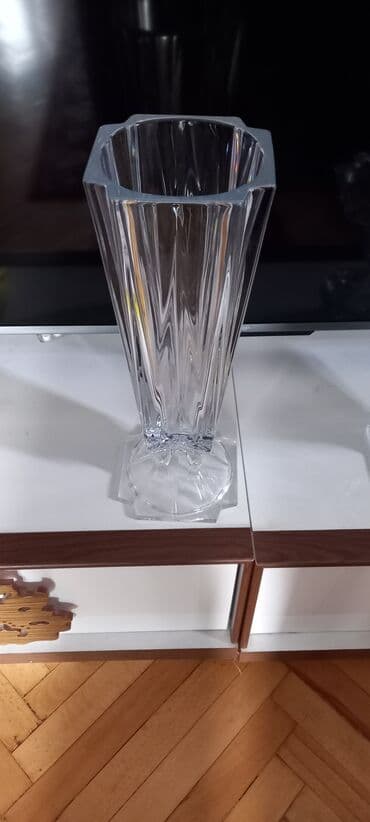 Xruslal gul qabi ve xrustal konfet pirojna qabi satiram, ikiside lalafo.az -da Xruslal gul qabi ve xrustal konfet pirojna qabi satiram, ikiside