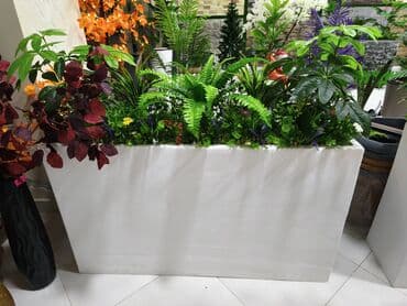 Dekorativ uzun düzbucaqlı ağ qabda süni bitki kompozisiyası lalafo.az -da Dekorativ uzun düzbucaqlı ağ qabda süni bitki kompozisiyası