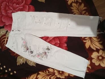 Ağ rəngli qadın cins şalvar - Material: cins (denim), az elastikli - lalafo.az -da Ağ rəngli qadın cins şalvar - Material: cins (denim), az elastikli -