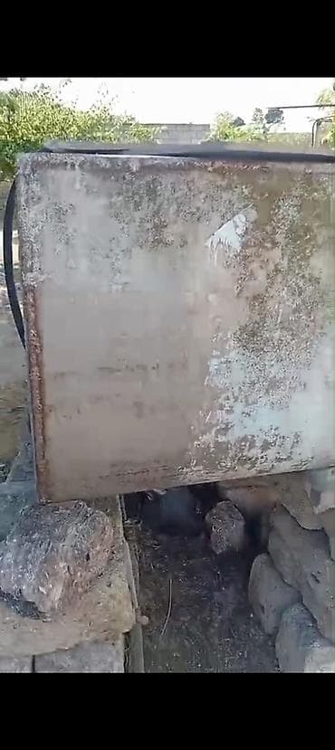 Su çəni paslanmiyan demirden 1 ton su tutumu var lalafo.az -da Su çəni paslanmiyan demirden 1 ton su tutumu var