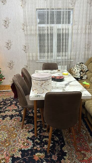 Qonaq otağı üçün, İşlənmiş, Dördbucaq masa, 4 stul lalafo.az -da Qonaq otağı üçün, İşlənmiş, Dördbucaq masa, 4 stul