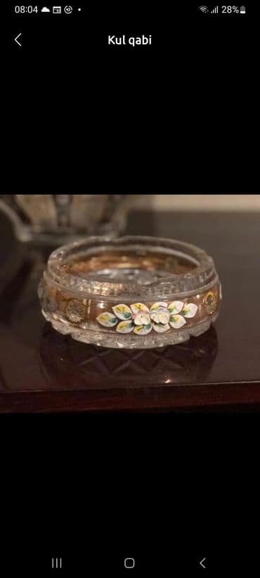 Şüşədən hazırlanmış, üzərində detallı güllü naxışları olan gözəl lalafo.az -da Şüşədən hazırlanmış, üzərində detallı güllü naxışları olan gözəl