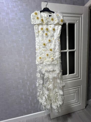 Nişan donudur. 2 dəfə geyinilib. 250 manata sahildən alınıb. 100 lalafo.az -da Nişan donudur. 2 dəfə geyinilib. 250 manata sahildən alınıb. 100