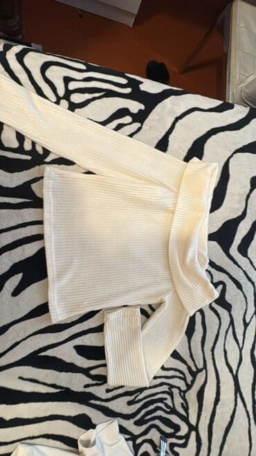 Açıq krem rəngdə, qolsuzdan dirsəyə qədər daralan fitilli trikotaj lalafo.az -da Açıq krem rəngdə, qolsuzdan dirsəyə qədər daralan fitilli trikotaj