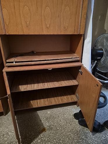 Ağac fakturalı çoxseqmentli vitrin-dolab modulu - Material: taxta lalafo.az -da Ağac fakturalı çoxseqmentli vitrin-dolab modulu - Material: taxta