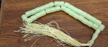 Misbah – silindrik formalı, açıq krem-yaşıl rəngdə muncuqlardan lalafo.az -da Misbah – silindrik formalı, açıq krem-yaşıl rəngdə muncuqlardan