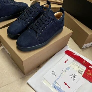 Tünd göy rəngli süet Christian Louboutin krossovkalar. Ayaqqabının alt lalafo.az -da Tünd göy rəngli süet Christian Louboutin krossovkalar. Ayaqqabının alt