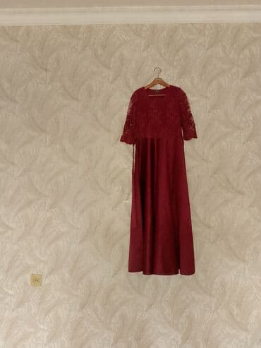 Bordo rəngli uzun don - Üst hissəsi güpür detallı, qısa qollu dizayn lalafo.az -da Bordo rəngli uzun don - Üst hissəsi güpür detallı, qısa qollu dizayn