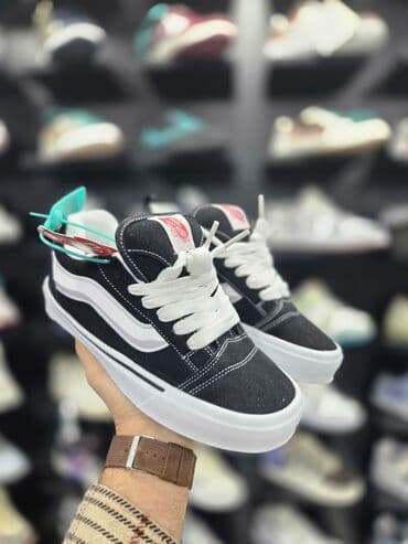 Vans Knu stilində qara-ağ uniseks skeytbord idman ayaqqabısı. Ölçülər lalafo.az -da Vans Knu stilində qara-ağ uniseks skeytbord idman ayaqqabısı. Ölçülər