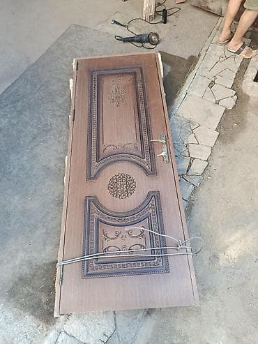 Dekorativ naxışlı otaq qapısı. Qapı qəhvəyi ağac teksturalı dizayna lalafo.az -da Dekorativ naxışlı otaq qapısı. Qapı qəhvəyi ağac teksturalı dizayna