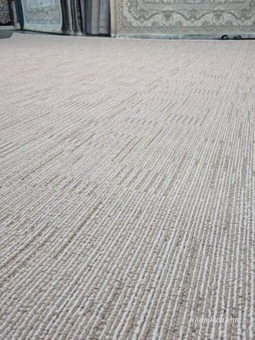 Minimalist dizayna malik bej rəngli xalça/kovrolin. Səthin strukturu lalafo.az -da Minimalist dizayna malik bej rəngli xalça/kovrolin. Səthin strukturu