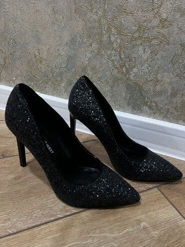 Qara parıltılı qadın təkqabı (pumps) - Rəng: qara, bütöv səthdə xırda lalafo.az -da Qara parıltılı qadın təkqabı (pumps) - Rəng: qara, bütöv səthdə xırda