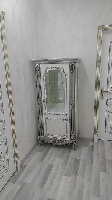 Klassik üslubda vitrin şkaf - Dizayn: Barokko motivli oyma lalafo.az -da Klassik üslubda vitrin şkaf - Dizayn: Barokko motivli oyma
