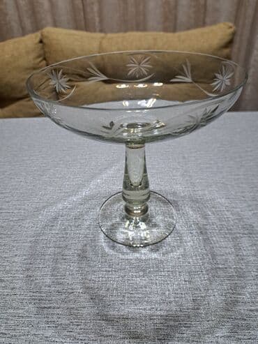 Şüşə ayaqlı meyvə/şirniyyat qabı - Material: şəffaf şüşə - Dizayn lalafo.az -da Şüşə ayaqlı meyvə/şirniyyat qabı - Material: şəffaf şüşə - Dizayn