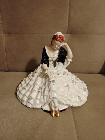 Qız fiquru: Əl ilə rəngləmə,material -farfor, hündürlük-28sm Kloun lalafo.az -da Qız fiquru: Əl ilə rəngləmə,material -farfor, hündürlük-28sm Kloun