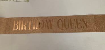 “BIRTHDAY QUEEN” yazılı parıltılı lent Ad günü tədbirlərində lalafo.az -da “BIRTHDAY QUEEN” yazılı parıltılı lent Ad günü tədbirlərində