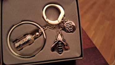 Guerlain brendinə məxsus brelok original yenidir istifade olunmayib lalafo.az -da Guerlain brendinə məxsus brelok original yenidir istifade olunmayib