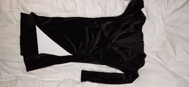 Бархатное черное платье фасон "обними меня" с вырезом внизу lalafo.az -da Бархатное черное платье фасон "обними меня" с вырезом внизу