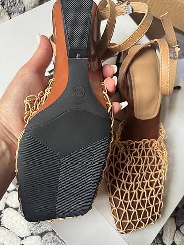 Qadın sandal modeli - Üst hissə: Qəhvəyi rəngli, kvadrat burunlu baza lalafo.az -da Qadın sandal modeli - Üst hissə: Qəhvəyi rəngli, kvadrat burunlu baza