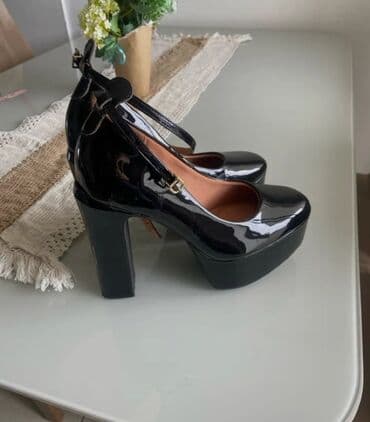 Qara laklı platforma topuqlu ayaqqabı - Rəng: parlaq qara - Material lalafo.az -da Qara laklı platforma topuqlu ayaqqabı - Rəng: parlaq qara - Material