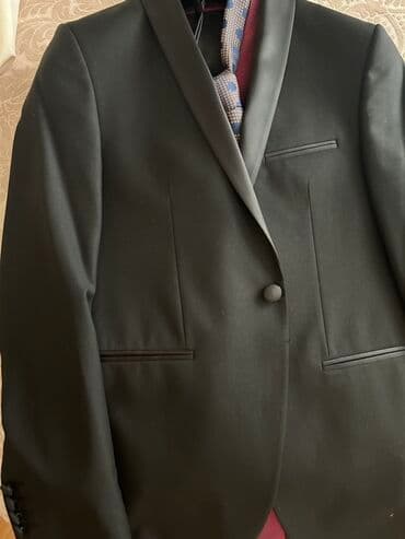 Kişi kostyum dəstləri 1) Qara smokin pencək - Parlaq atlas şal yaxa - lalafo.az -da Kişi kostyum dəstləri 1) Qara smokin pencək - Parlaq atlas şal yaxa -