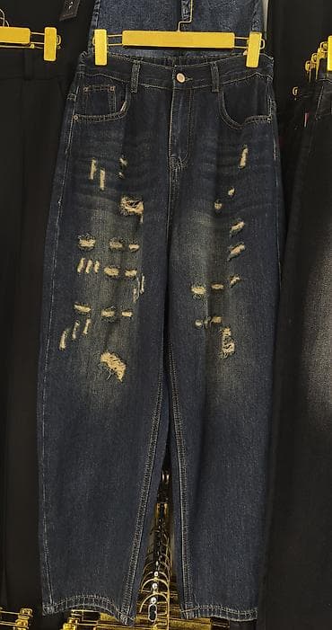 Geniş kəsimli, “distressed” (cırıq-effektli) cins şalvar - Dizayn: ön lalafo.az -da Geniş kəsimli, “distressed” (cırıq-effektli) cins şalvar - Dizayn: ön