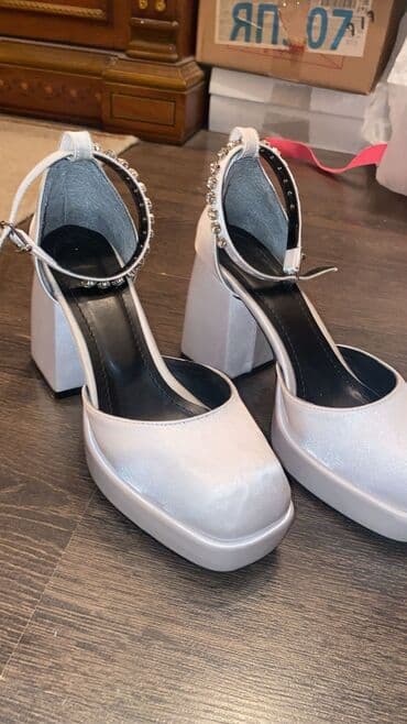 Tuflilər, Ölçü: 38, rəng - Ağ, İşlənmiş lalafo.az -da Tuflilər, Ölçü: 38, rəng - Ağ, İşlənmiş