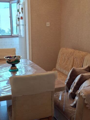 ремонт мебели: Təsviri: Klassik üslubda tam təmirli mənzil interyeri - Geniş dəhliz at lalafo.az — 3 ремонт мебели: Təsviri: Klassik üslubda tam təmirli mənzil interyeri - Geniş dəhliz — 3