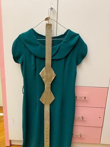 Yaxası dəyirmi formalı və qısa qollu yaşıl don. Donun uzunluğu dizə lalafo.az -da Yaxası dəyirmi formalı və qısa qollu yaşıl don. Donun uzunluğu dizə