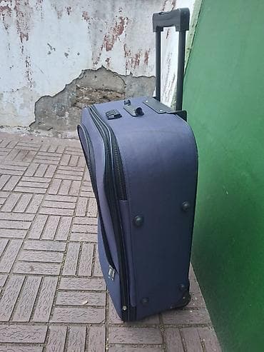 Şəkildə görünən orta böyük çamadan satılır. Uzunluğu 70 santı, Eni 55 lalafo.az -da Şəkildə görünən orta böyük çamadan satılır. Uzunluğu 70 santı, Eni 55
